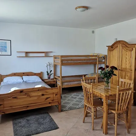 Margarita I Konukevi Władysławowo